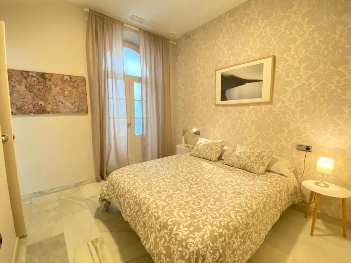 Apartamento Colon 1451 - Pleno Centro Y Wifi Gratis Cádiz Eksteriør billede