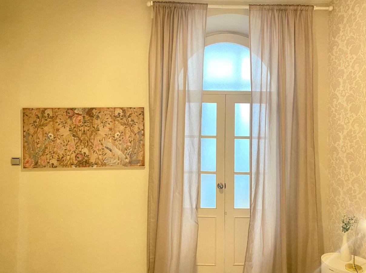 Apartamento Colon 1451 - Pleno Centro Y Wifi Gratis Cádiz Eksteriør billede